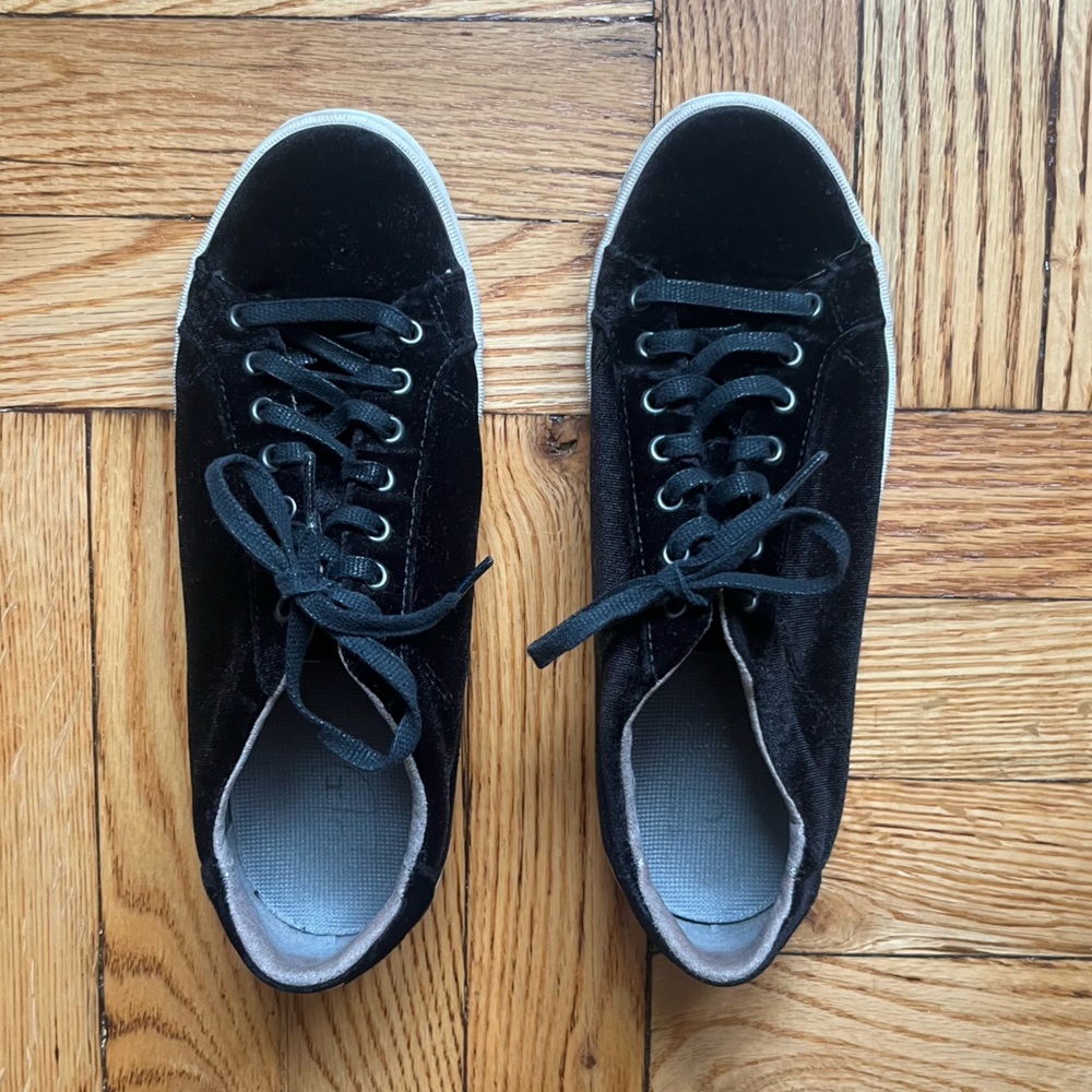 💘 Velvet Black Sneakers